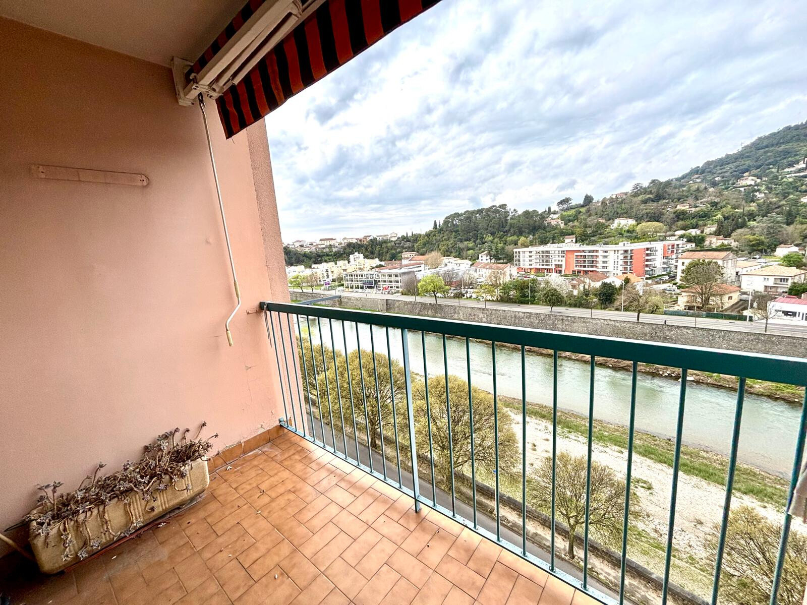 Apartment à Alès — vignette 8