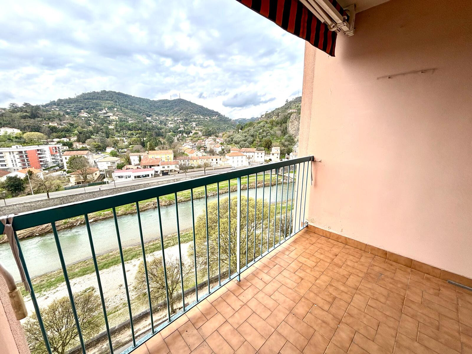 Apartment à Alès — vignette 9