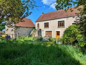 Idéal investisseur ou amateur de projet : Maison à réhabiliter avec dépendances et jardin