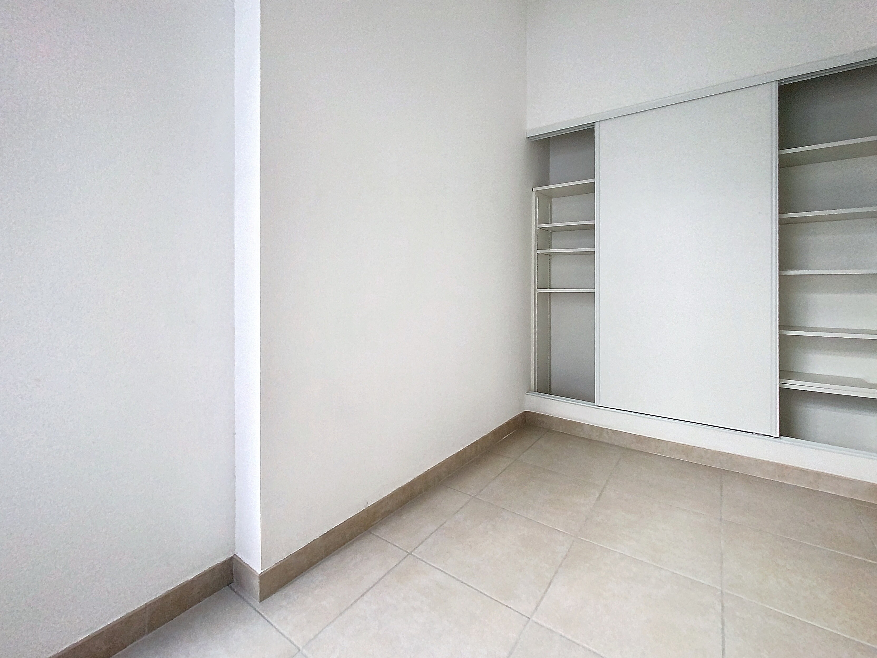 Apartment à Nîmes — vignette 6