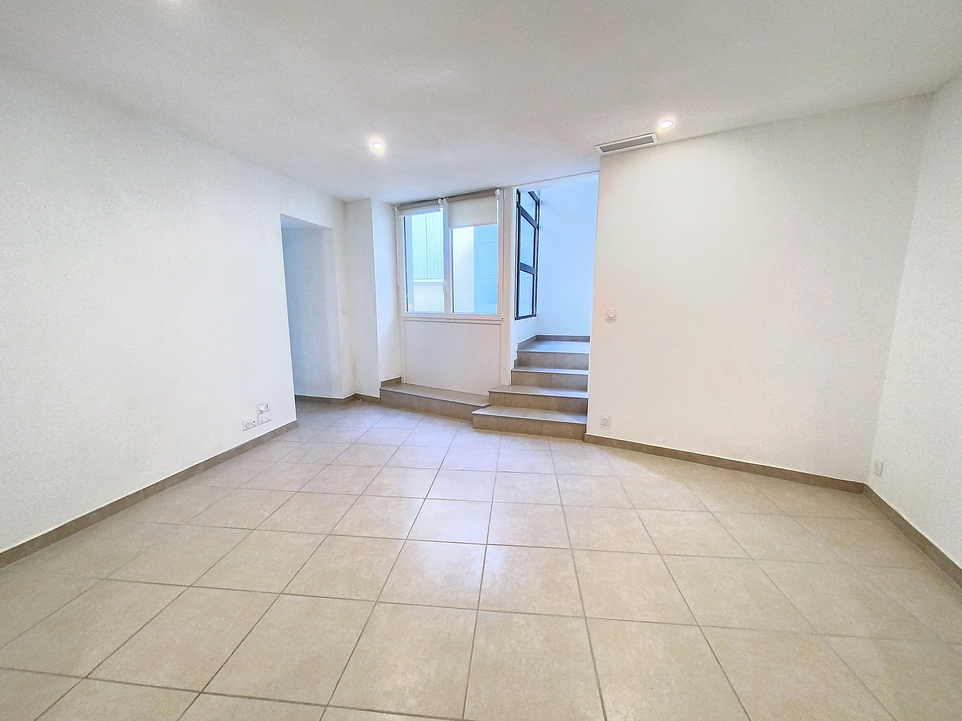 Apartment à Nîmes — vignette 8