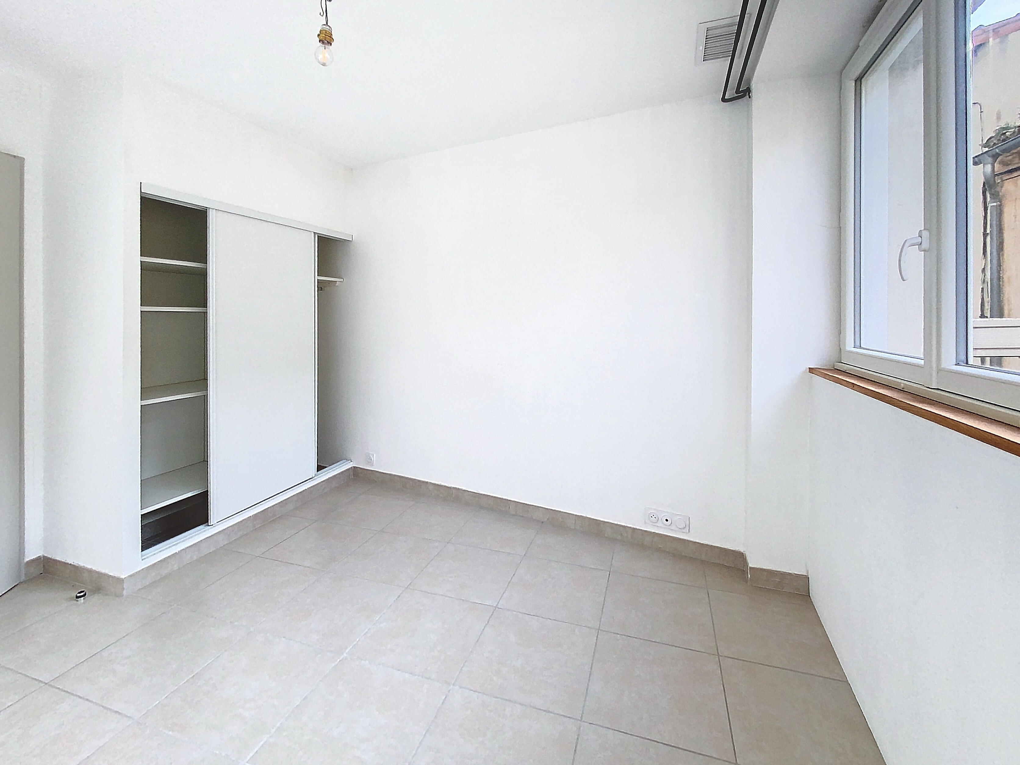 Apartment à Nîmes — vignette 10