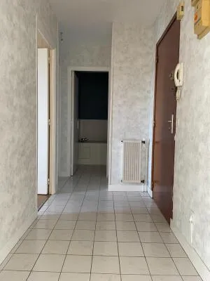 Apartment à Caen — vignette 6