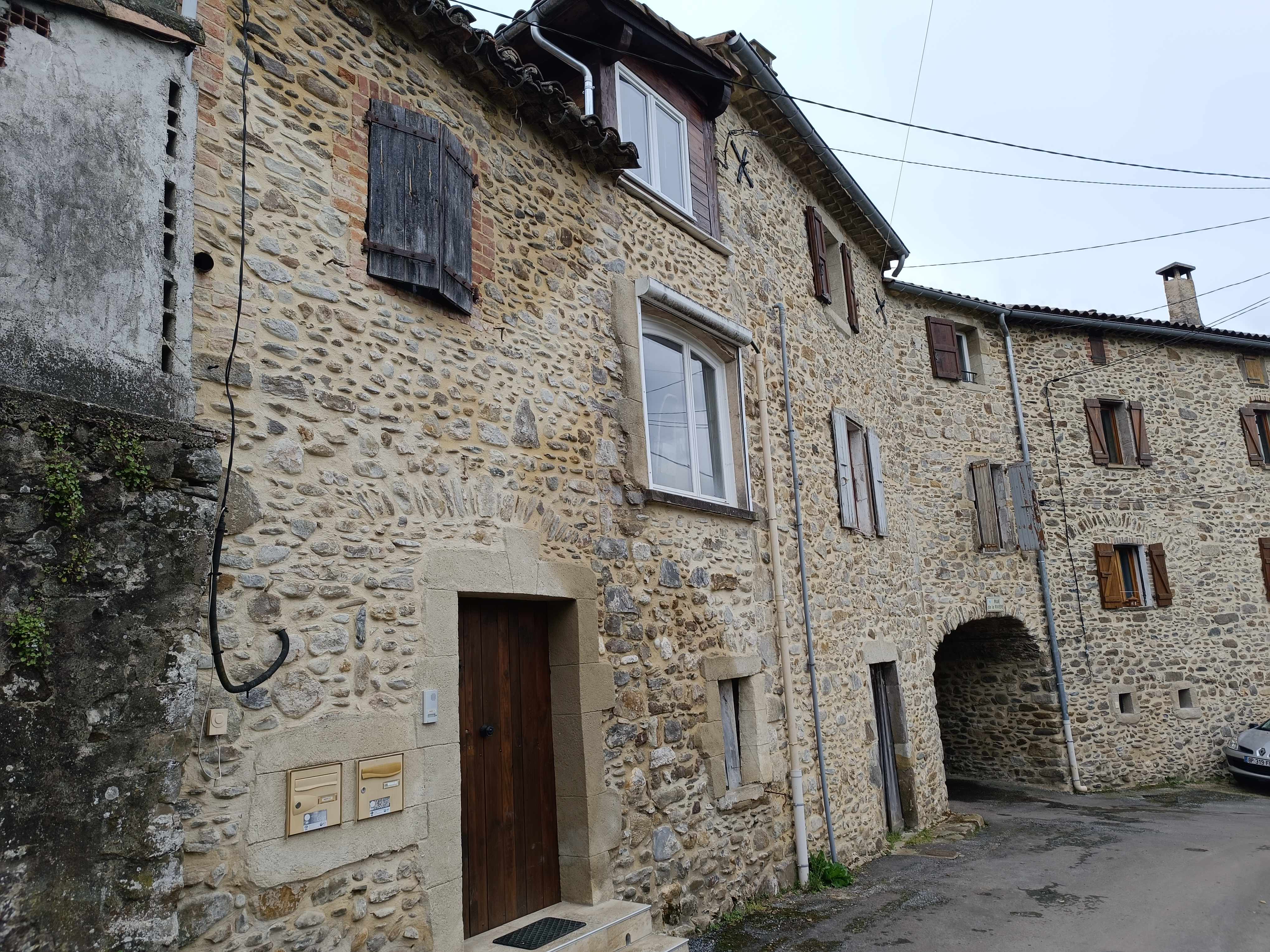 Appartement T3 à rénover intégralement avec jardinet + Terrain de 1460m²