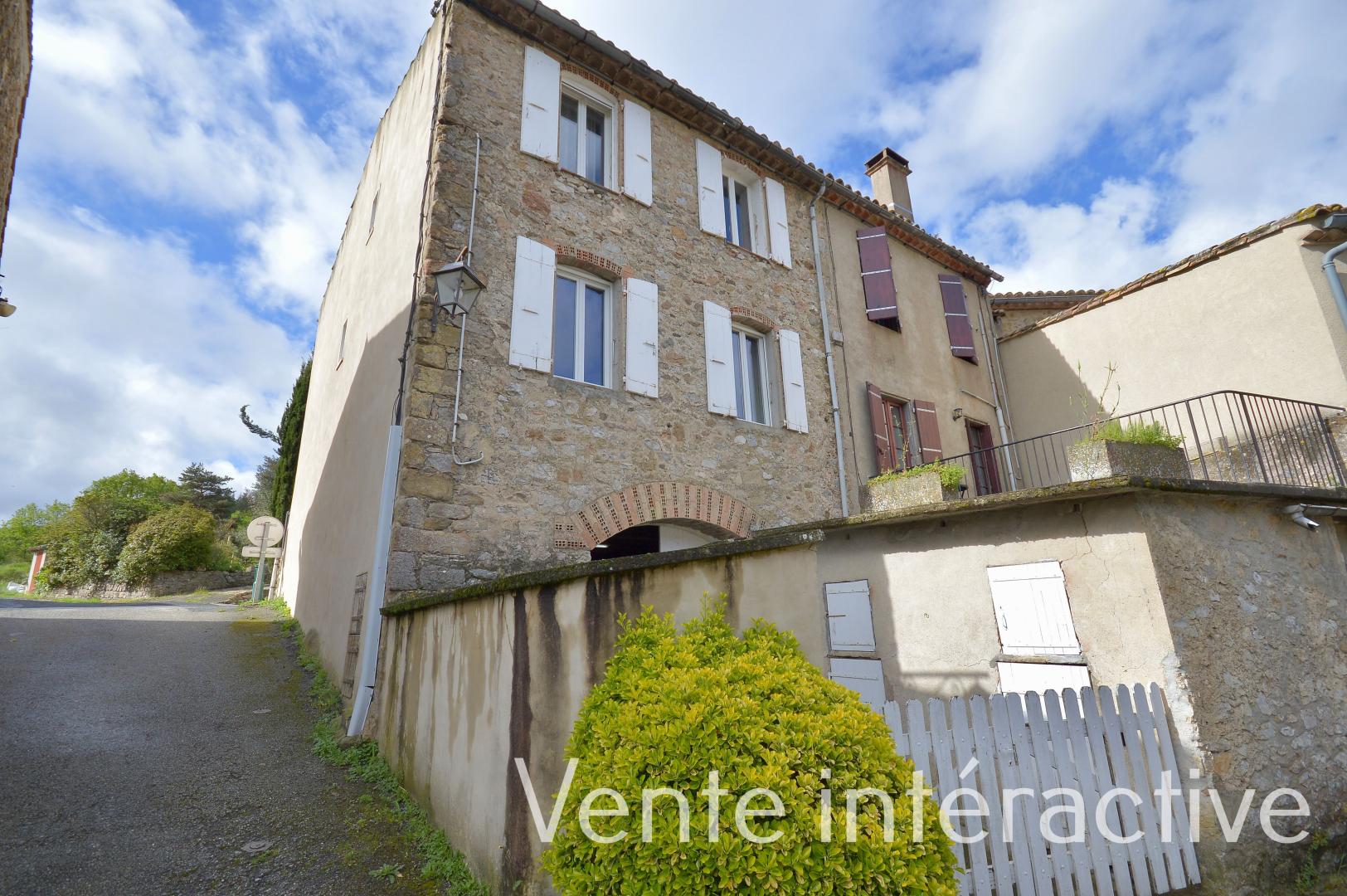 Maison de village avec garage et cour