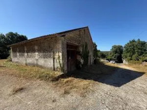 GRANGE EN PIERRES AVEC TERRAIN