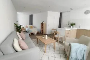 Nîmes écusson, T1 avec cour vendu loué