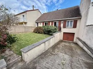 Maison 3 pièces de 83,56 m² + combles non aménagés de 80m² + sous-sol total de 67 m²