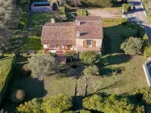 Villa individuelle à pied du village de la Roquette (limite Mougins)