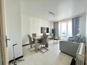 Apartment à Nîmes — vignette 3