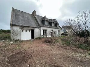 PLOUHINEC - Sur la route de la plage de Mesperleuc