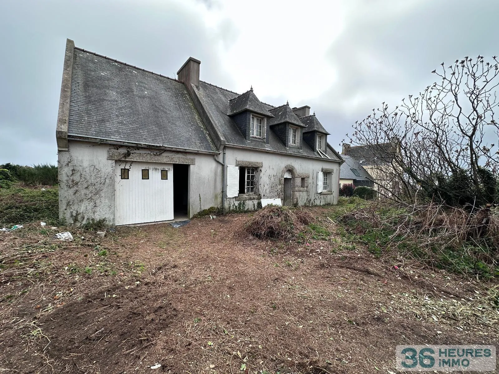 PLOUHINEC - Sur la route de la plage de Mesperleuc