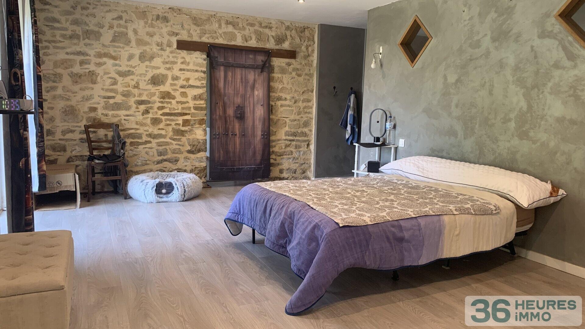 Maison à Saint-Saturnin-du-Limet — vignette 8