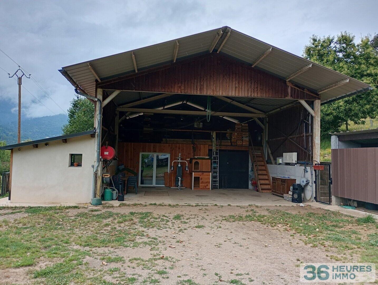 Propriété agricole de 11ha avec hangar, tunnel stockage fourrage et verger