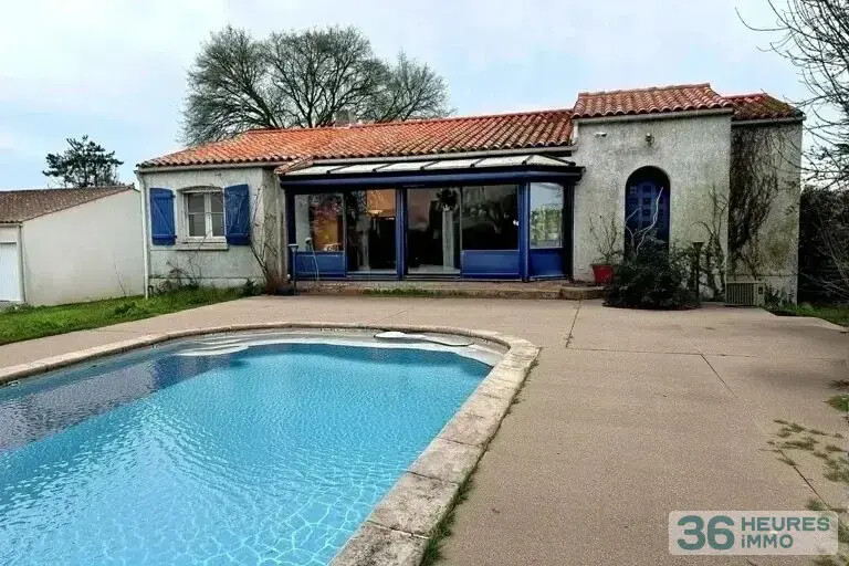 MAISON SUR SOUS SOL ET PISCINE