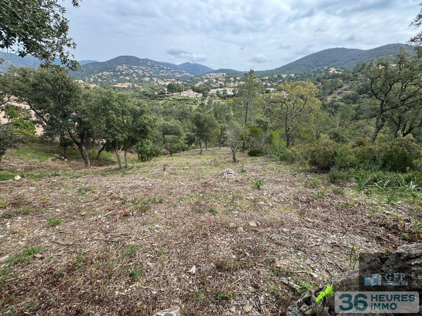 LA LONDE-LES-MAURES - Domaine de Valcros - Terrain à bâtir