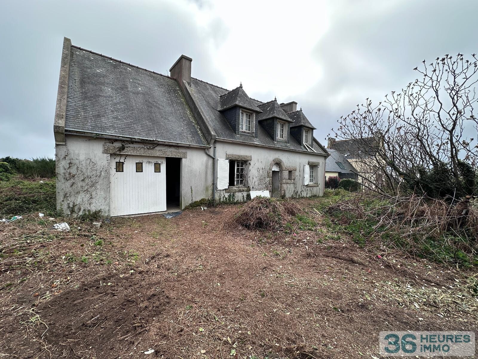 PLOUHINEC - Sur la route de la plage de Mesperleuc