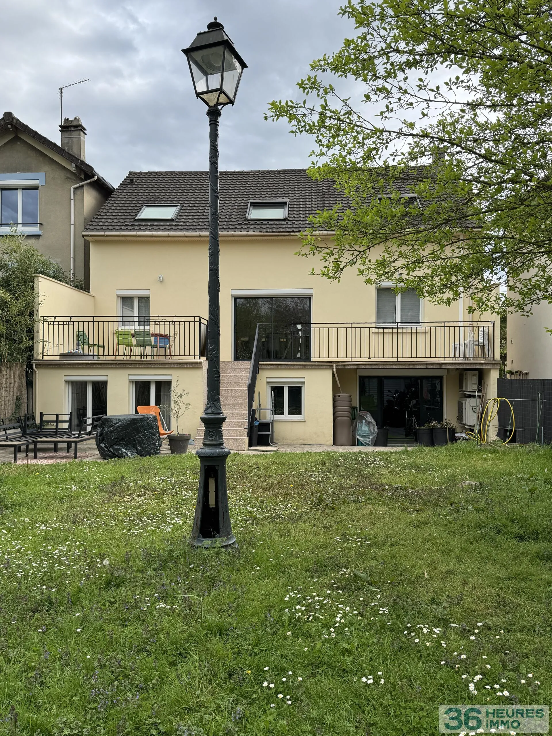 Maison 7 pièces + studio indépendant - centre ville - jardin, balcon et terrasse