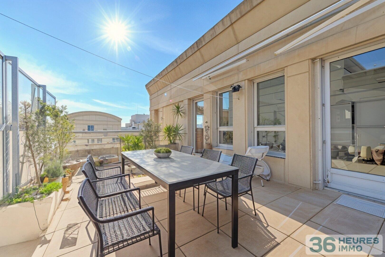 HOTEL DE REGION - DUPLEX EN DERNIER ETAGE DONNANT SUR TERRASSE DE 30 M².