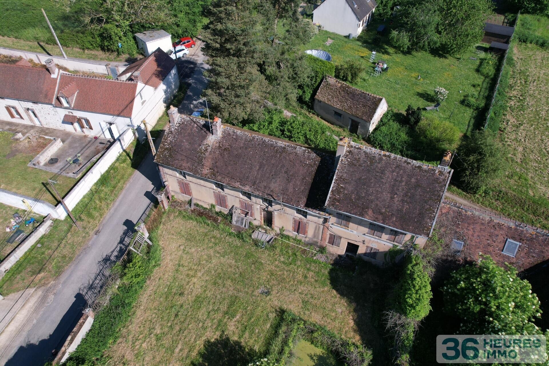 Seine et Marne - Villebéon - Maison a rénover (ou projet de construction après démolition)  sur 1810m² de terrain dans le village