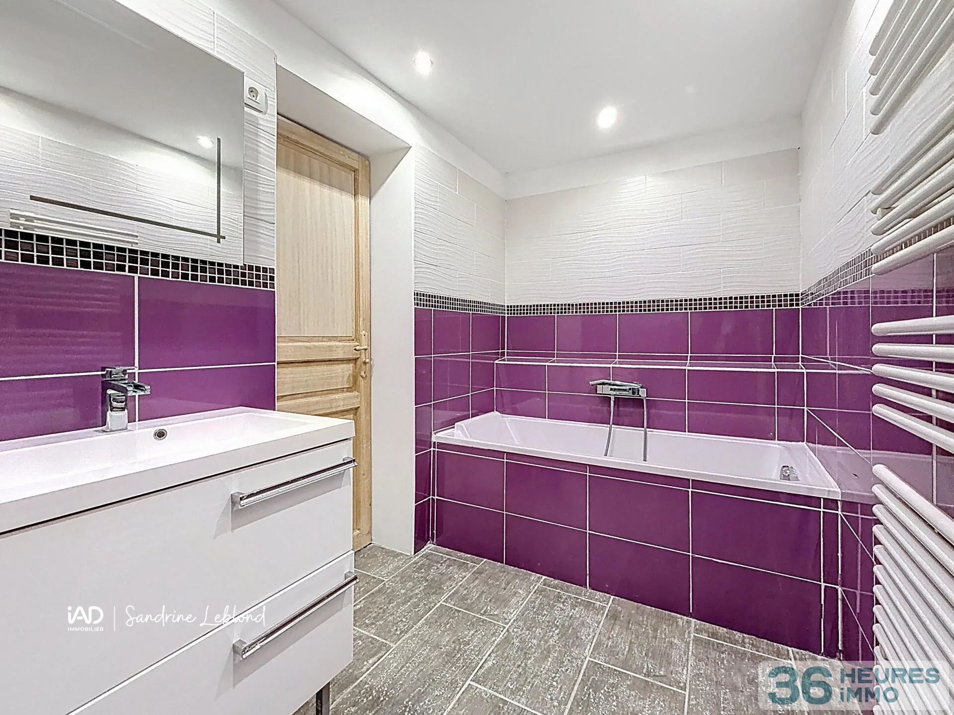 House à Escorpain — vignette 4