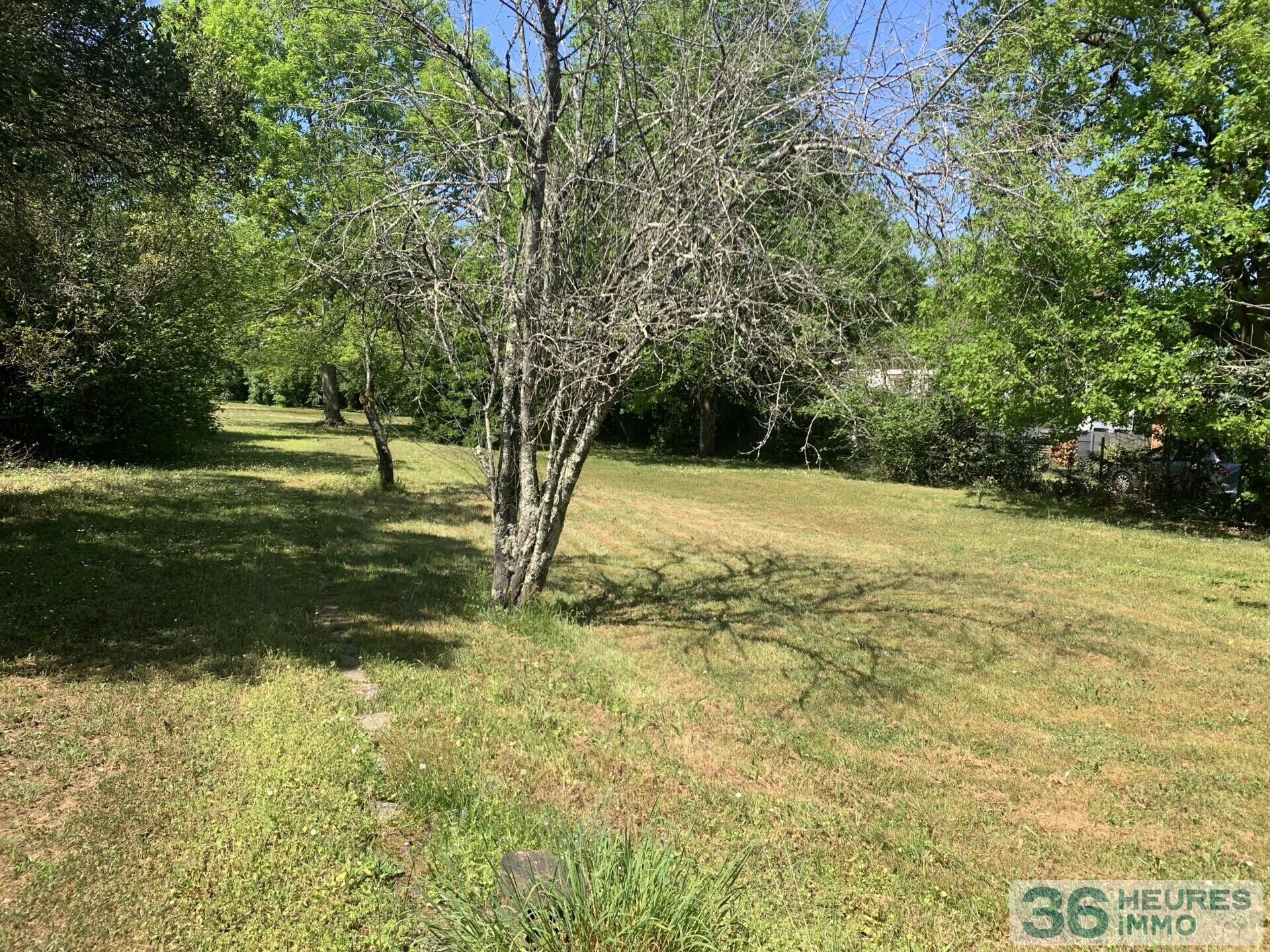 TERRAIN  3505 M² AVEC DEPENDANCES EN RUINE