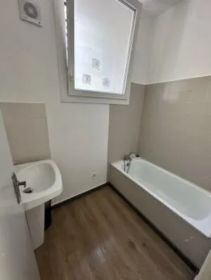 Apartment à Nîmes — vignette 4
