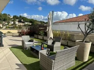 APPARTEMENT 4 PIECES + TERRASSE DE 70 M2 + GARAGE et PARKING