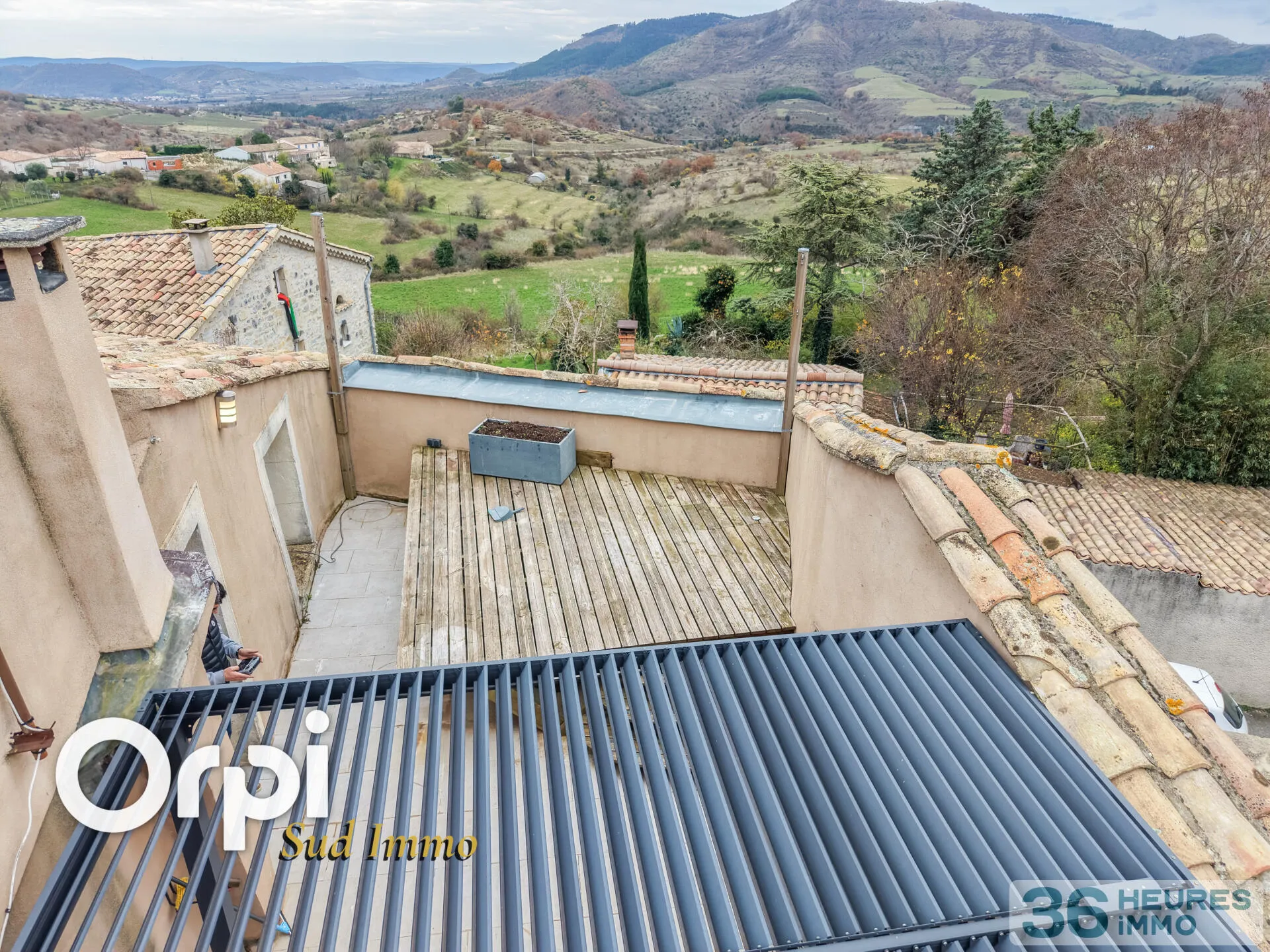 🏠 MAISON DE VILLAGE AVEC TERRASSE ET VUE DÉGAGÉE À SAINT-PONS