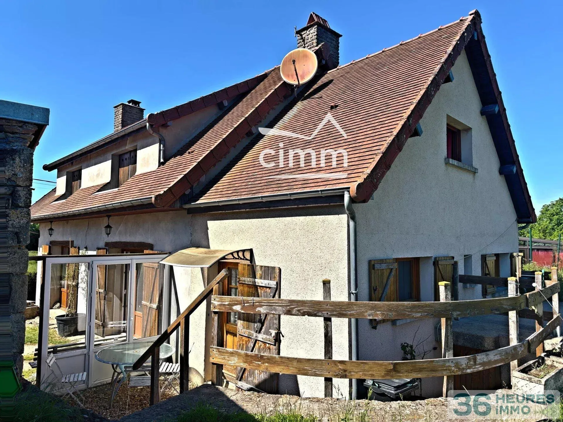 Maison de caractère avec dépendance – Vic-sous-Thil-149 000€