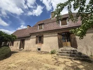 MAISON FORESTIERE EN PIERRE ET DEPENDANCE