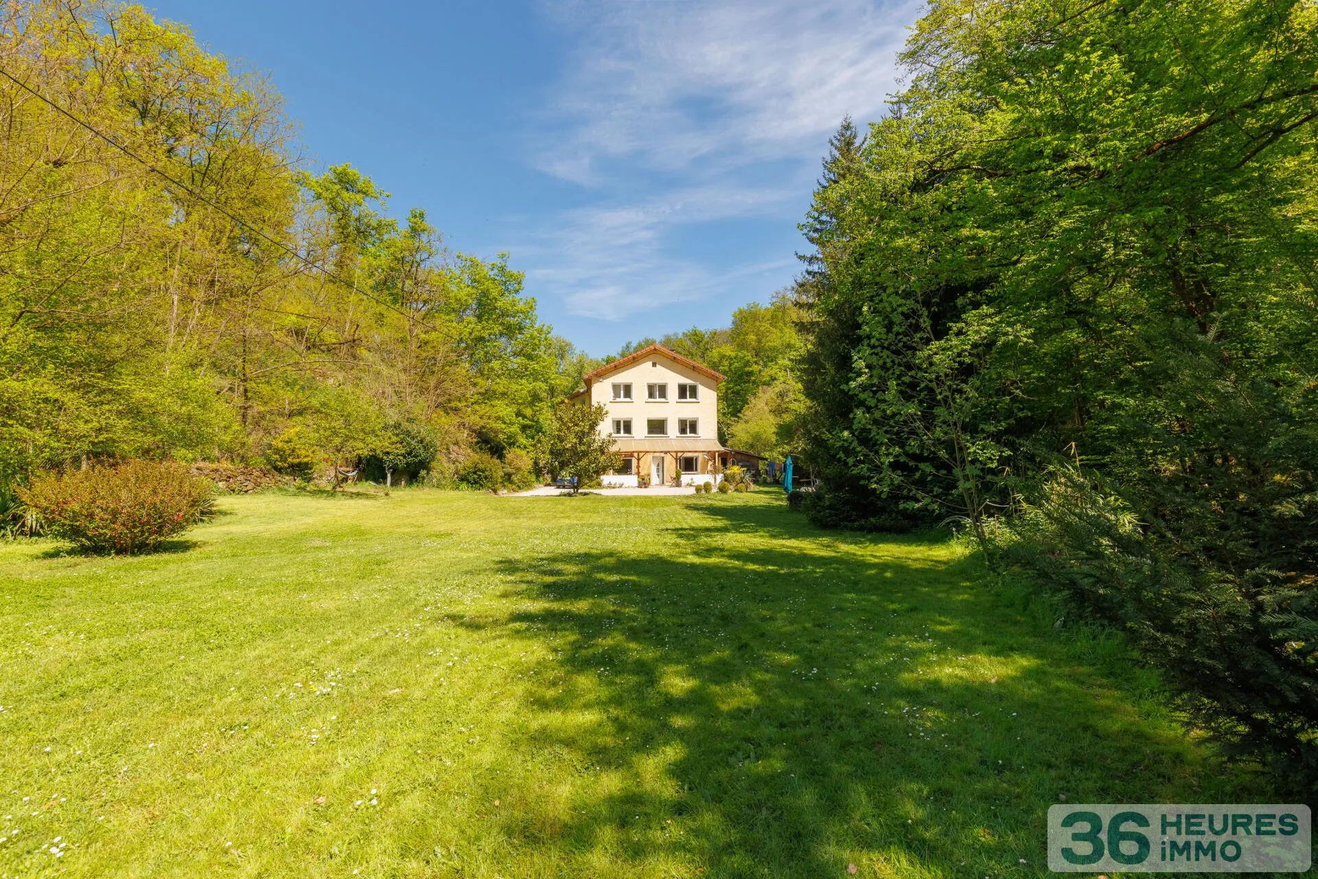 Saint-Genis-les-Ollières – Maison de charme au cœur d'un écrin de verdure – 147 m² habitables – Parc arboré de 2 000 m²