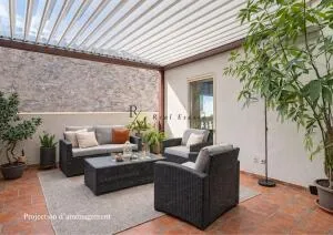 Maison de village de caractère avec terrasse, beaux volumes et T1 bis indépendant – La Roque-d’Anthéron