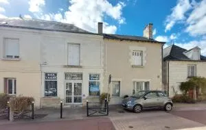 BATIMENT ANCIEN LOCAL COMMERCIAL AU RDC ET APPARTEMENTS AU DESSUS, COUR ET DEPENDANCES