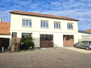 LOUVIERS CENTRE – Loft brut à rénover de 107 m² en RDC avec parking privatif