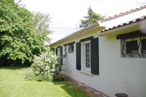 A vendre - Maison de plain-pied avec garage et jardin à BERGERAC