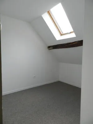 Appartement T3 traversant au centre du village