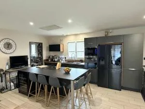 Belle maison de plain pied terrain plat et clos