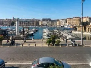 APPARTEMENT DE 140 M² – EMPLACEMENT D’EXCEPTION SUR LE QUAI DE RIVE-NEUVE