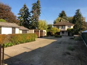 PROPRIETE AVEC DEPENDANCES ET TERRAIN 