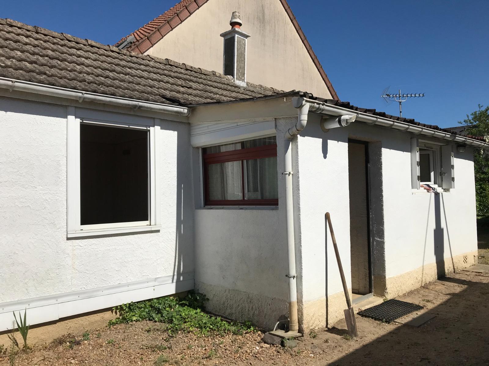 PLAIN-PIED AVEC GARAGE ET TERRAIN