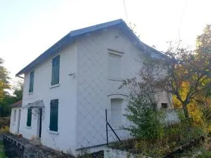 BESANÇON (25) : QUARTIER BREGILLE MAISON DE VILLE à RENOVER