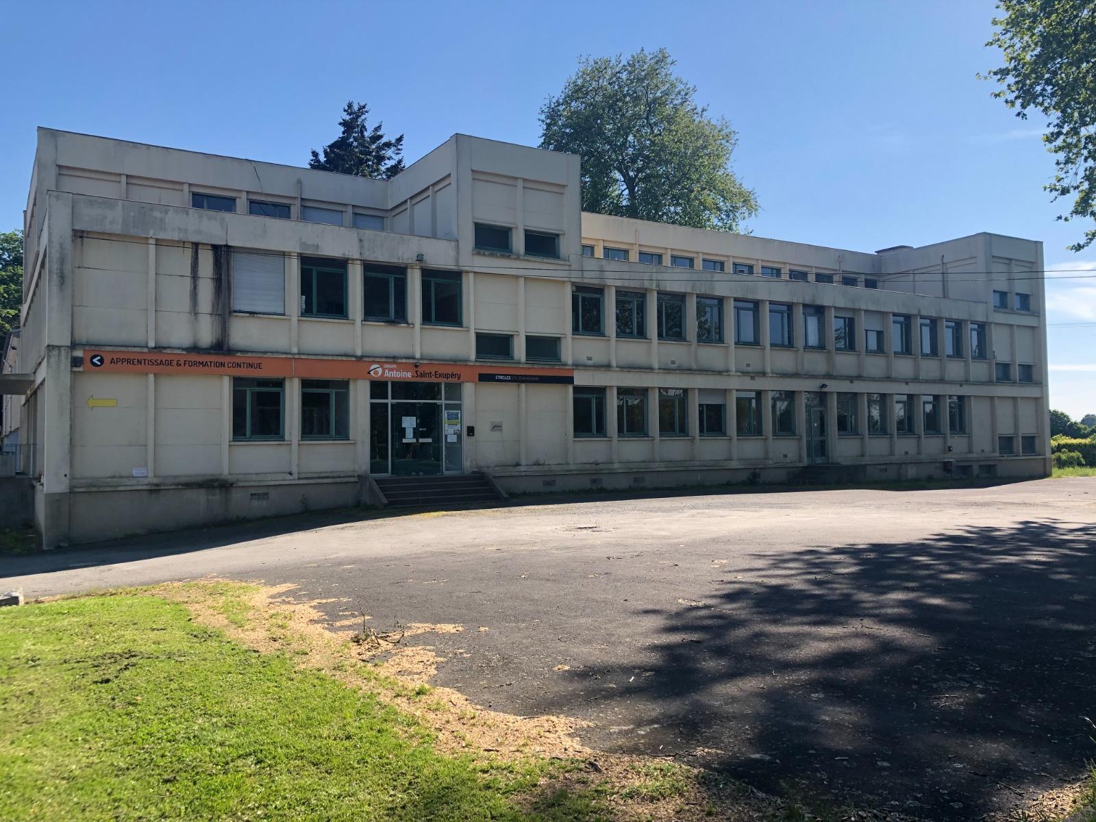 Bâtiment de plus de 1800 m²
