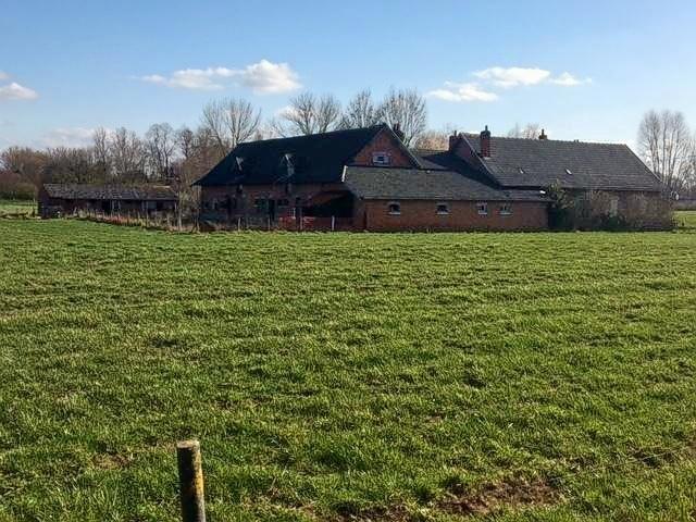 Ancien corps de ferme à rénover