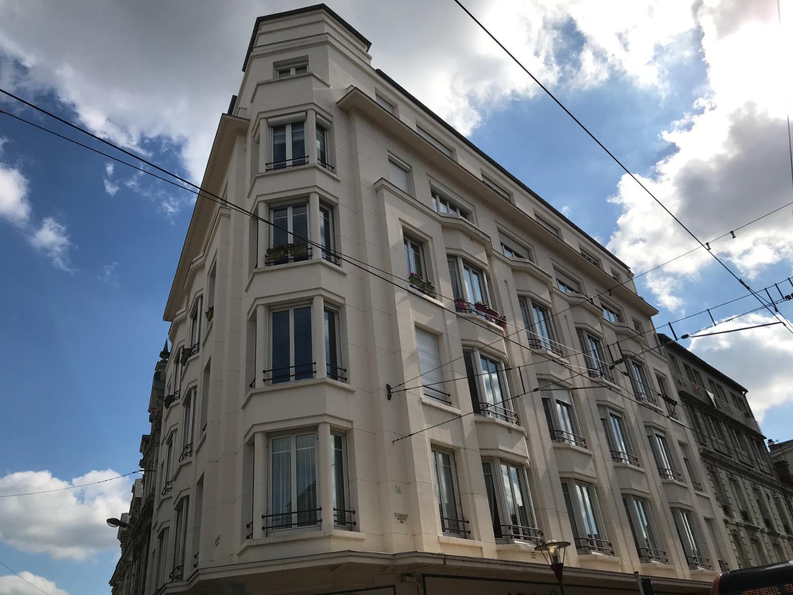 2 MIN PREFECTURE - APPARTEMENT DANS IMMEUBLE ANNEE 30