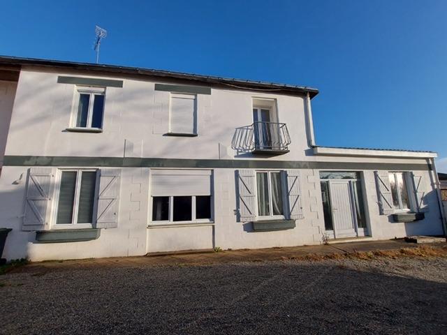 vaste maison de bourg