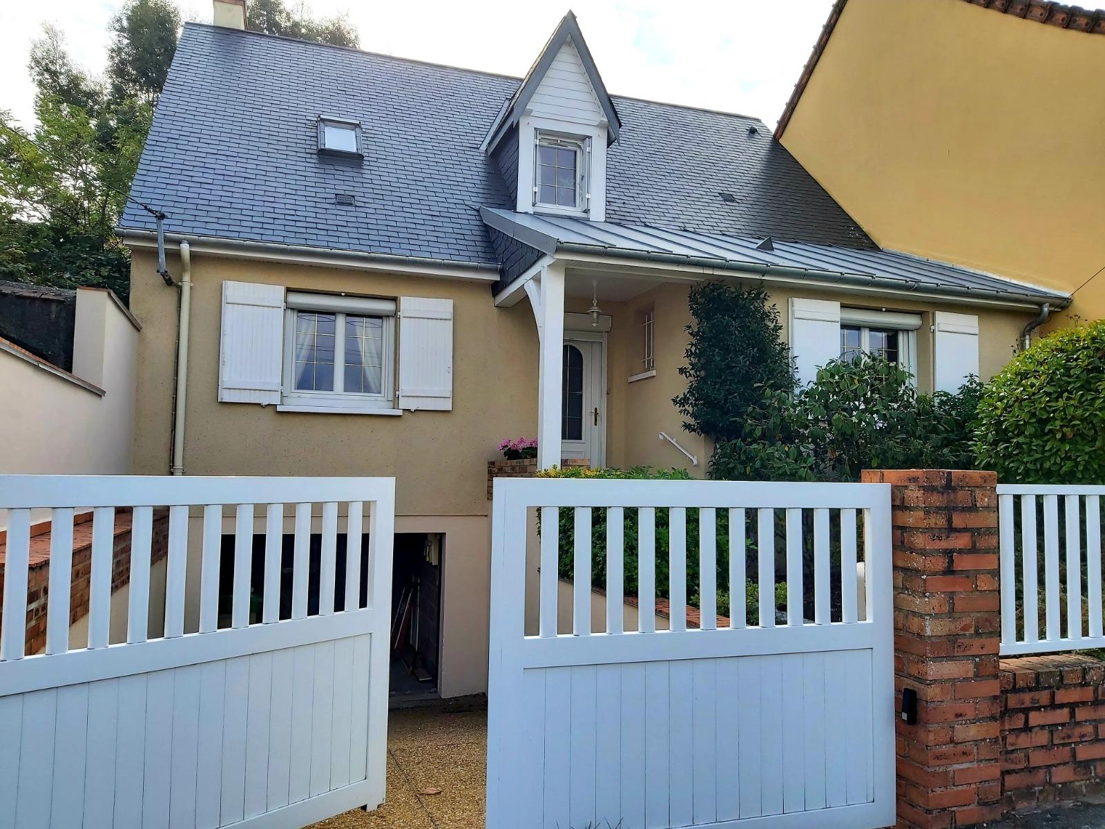 MAISON AVEC BEAU JARDIN - SOUS-SOL TOTAL ENTERRE