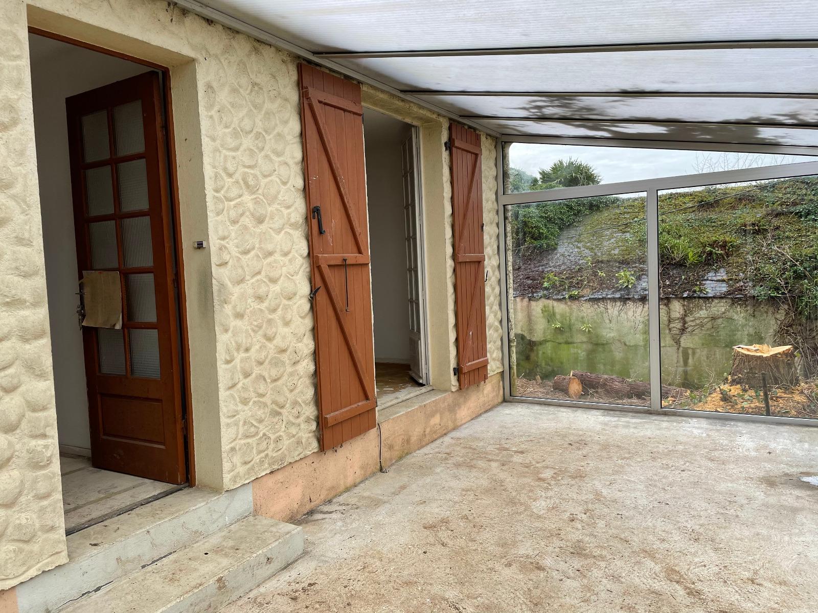 En campagne, maison de 75 m² environ, sur 2.436 m² de terrain