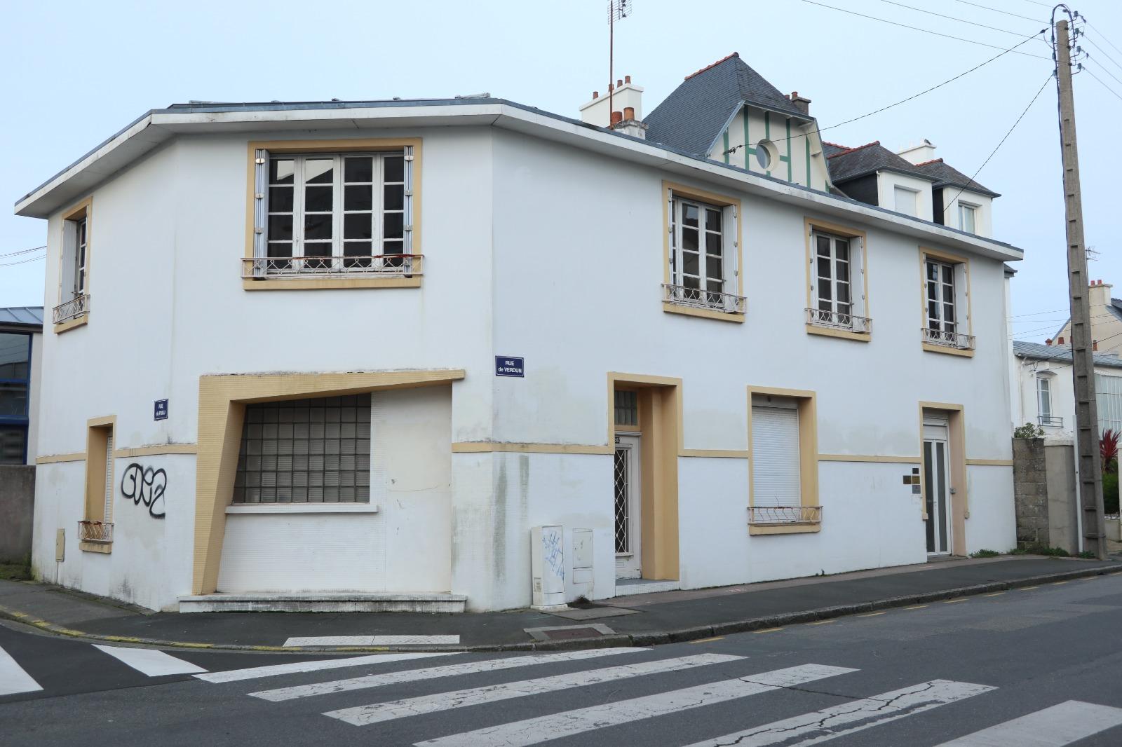Immeuble avec un local professionnel et deux apparetements