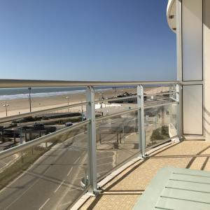 ST JEAN DE MONTS, face mer, appartement 2 chambres avec balcon, cave et stationnement !